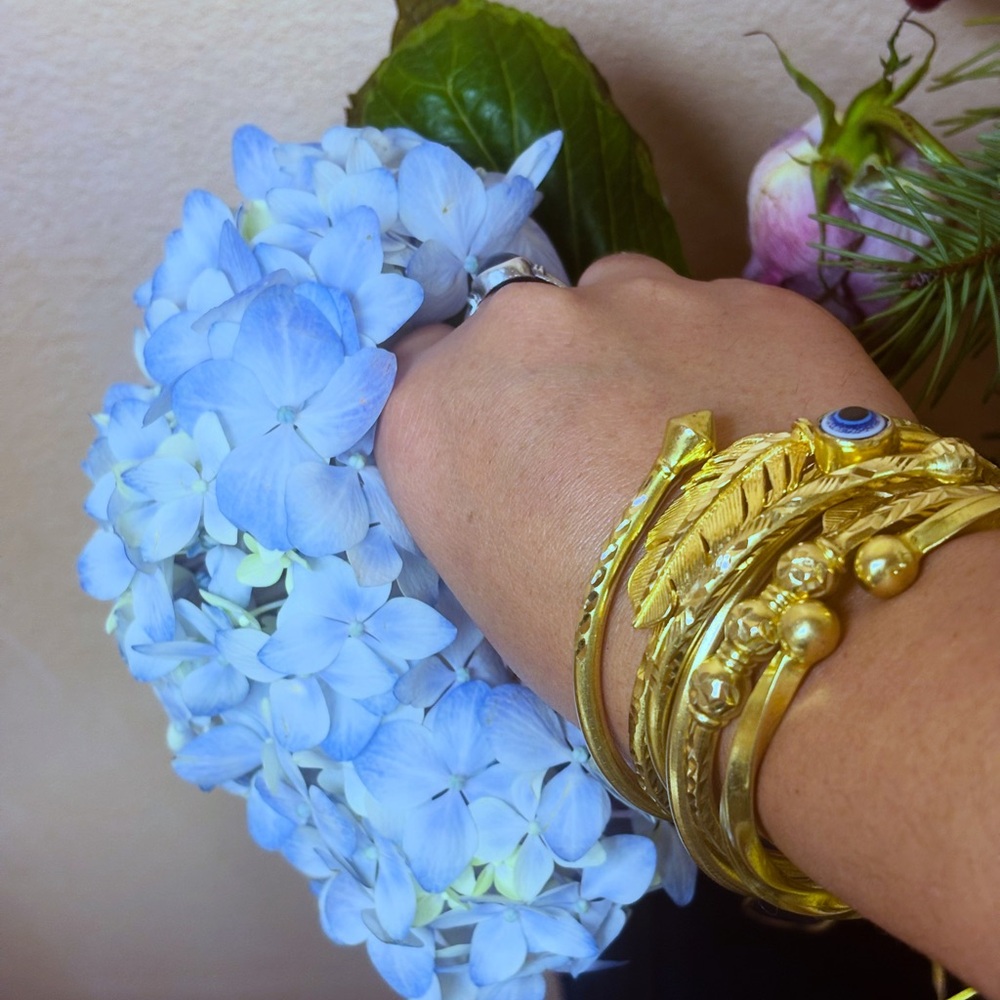 Gold Leaf Bracelet - Picture 6 of 7